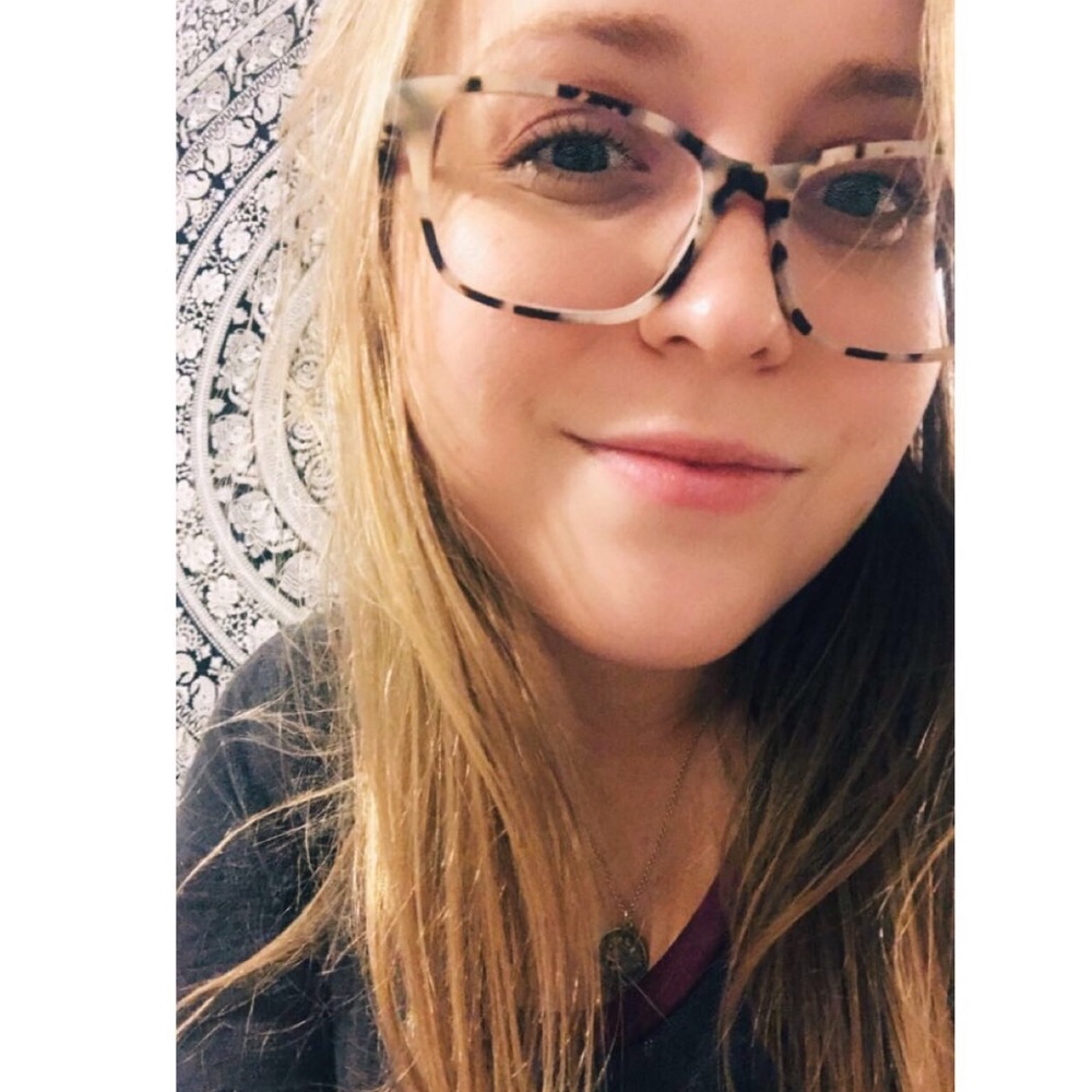 Meet your Posher, Claire